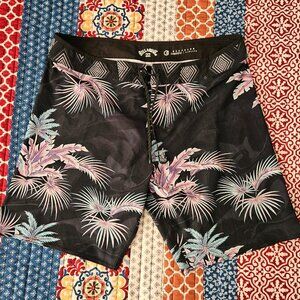 Billabong Recycler Sunday Airlite Men's Swim Shorts Size‎ 34 Black/Pink Hawaiian